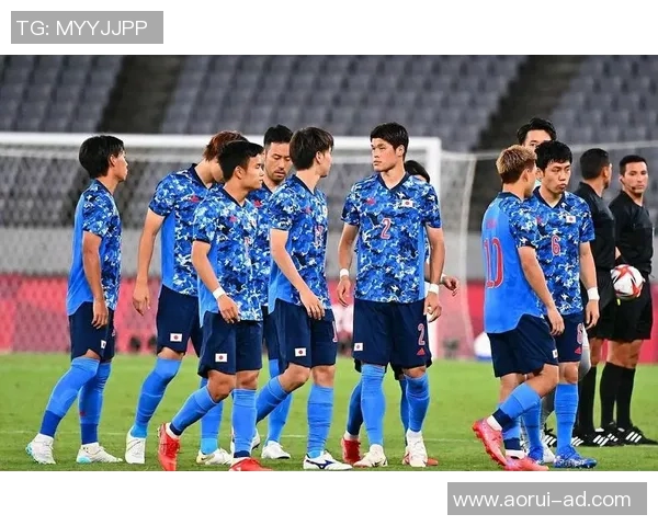 东京绿菌与长崎航海的激烈对决展现足球魅力与团队精神