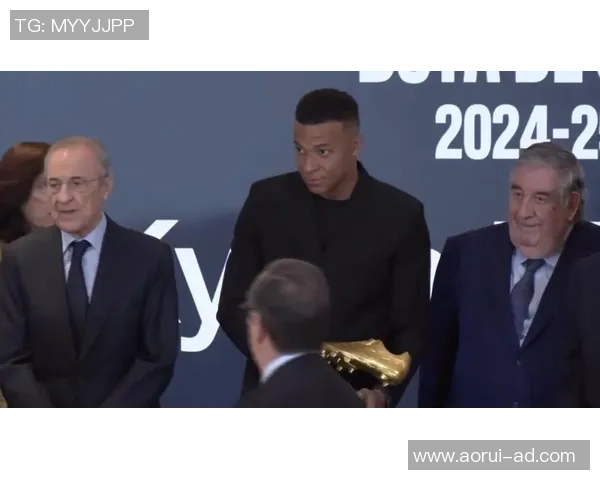 姆巴佩荣膺欧洲金靴奖,成为最年轻得主,创历史纪录 姆巴佩荣膺欧洲金靴奖,成为最年轻得主,创历史纪录