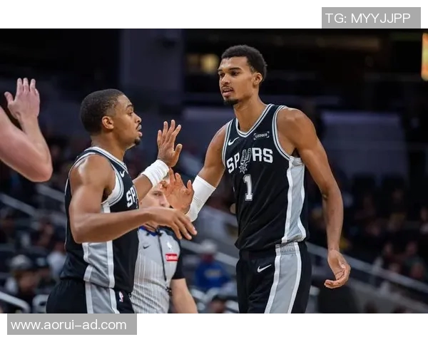 开拓者主场迎战马刺双方争夺季后赛席位的关键战役即将上演 开拓者主场迎战马刺双方争夺季后赛席位的关键战役即将上演