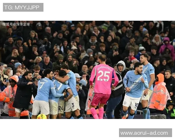 曼城遭欧足联重罚再罚三千万并禁赛一年引发广泛关注 曼城遭欧足联重罚再罚三千万并禁赛一年引发广泛关注